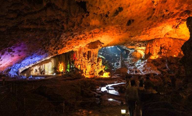 Ha Long Bay  caves - Me Cung cave