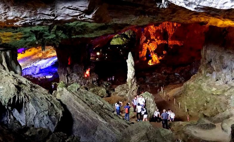 Caves in Ha  Long Bay - Sung Sot cave