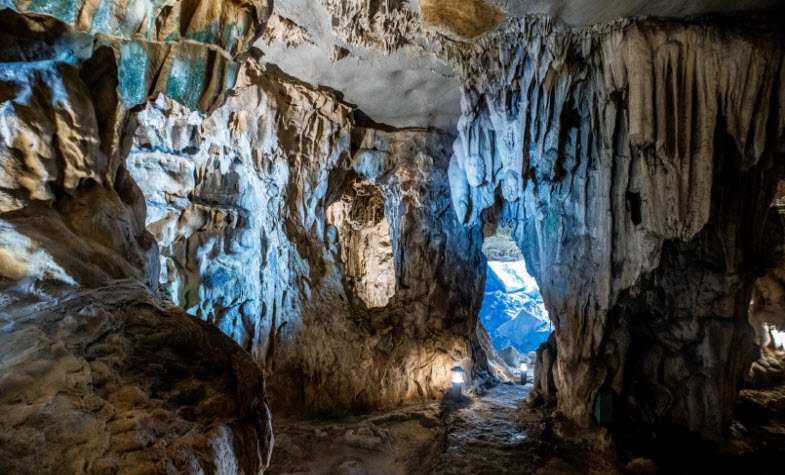Caves in Ha  Long Bay - Trinh Nu cave