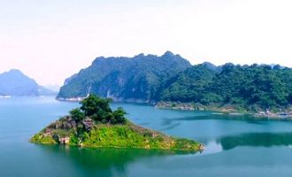 Hoa Binh Lake, Hoa Binh Vietnam