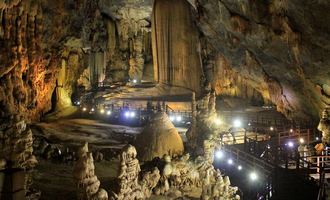 Paradise Cave, Quang Binh, Vietnam