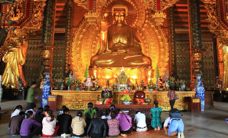 What are inside the largest Buddha temple in Southeast Asia