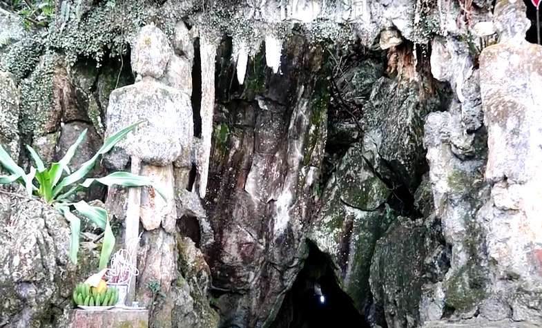 Entrance of Thuy Tien Cave