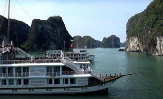 Boat cruise Halong bay, Vietnam