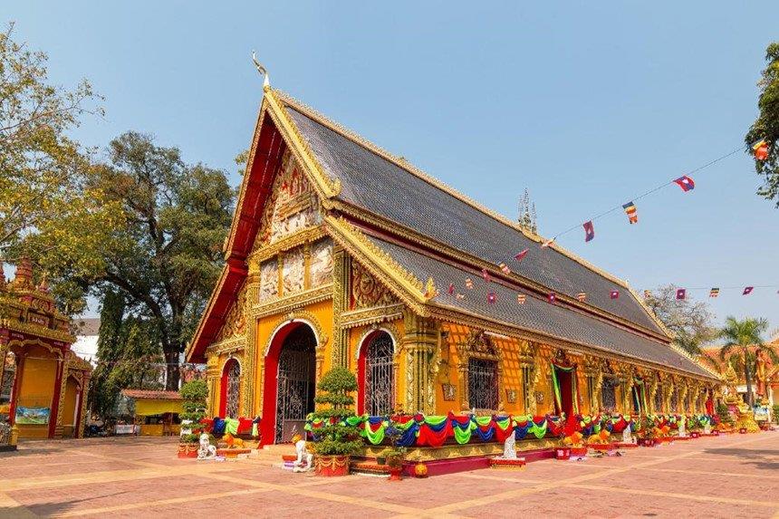 golden Wat Si Muang