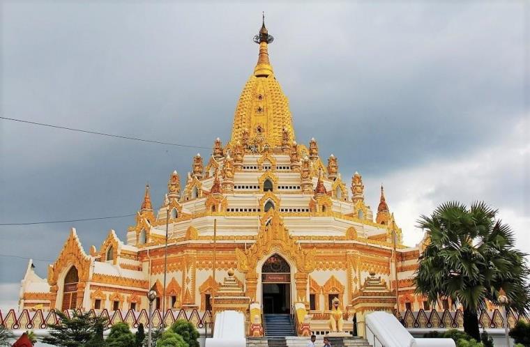 golden Swe Taw Myat temple