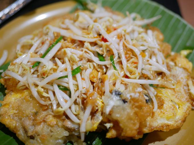 Hoy tod or oyster omelette pancake