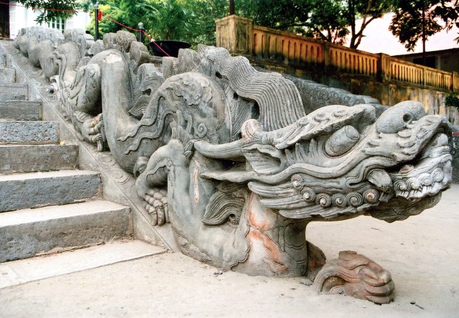 stone dragon statue