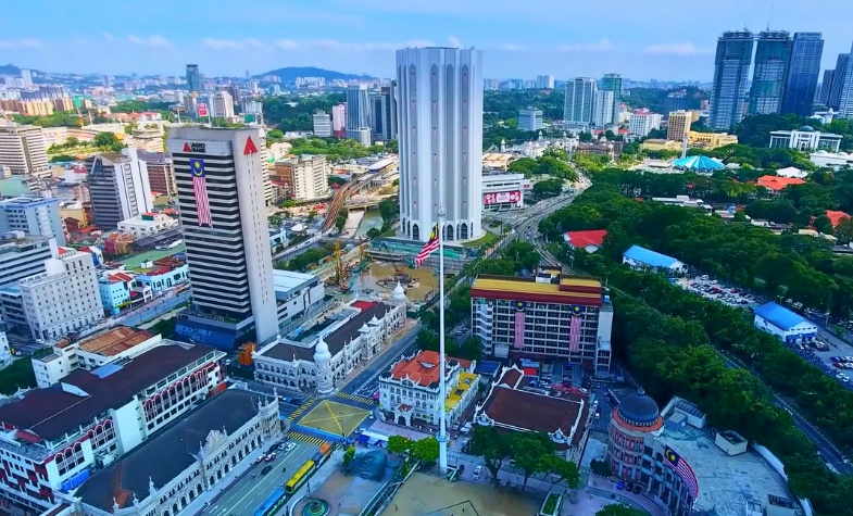 Malaysia in January: 27°C, warm and cloudy.