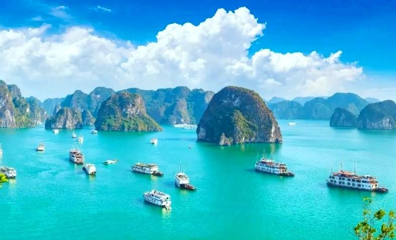 Lan Ha Bay is a must-visit place in Southeast Asia