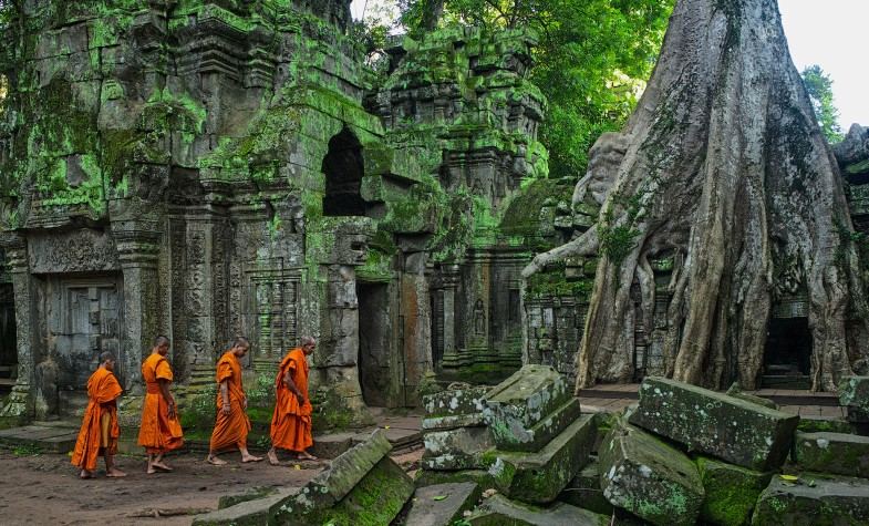 Inspiring  things to do in Siem Reap, exploring the Ta Prohm temple complex