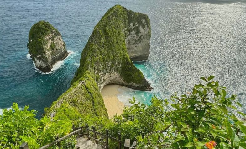 beautiful kelingking beach