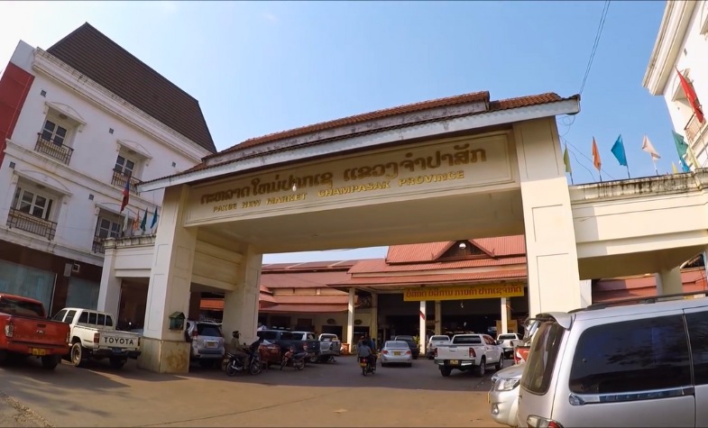 Coffee and handicrafts in Champasak markets