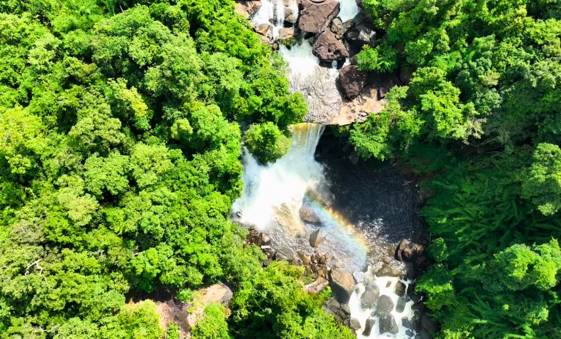 Nature and waterfalls in Phou Khao Khuay National Park