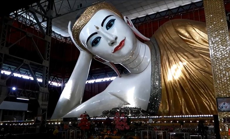 Reclining Buddha statue in Shwethalyaung temple