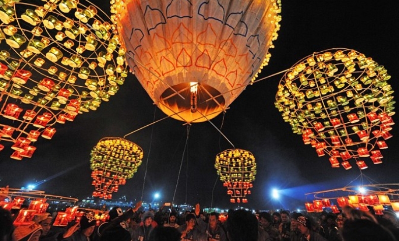 Hot air balloons at Myanmar’s Tazaungdaing Festival.