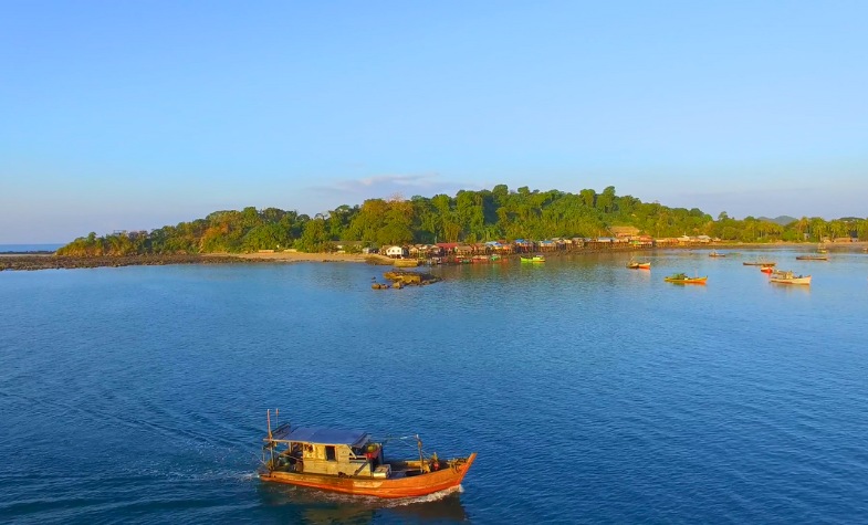 Ngapali Beach is both beautiful and peaceful