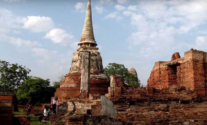 Ayutthaya tours: boat, bus, bike, and private options.