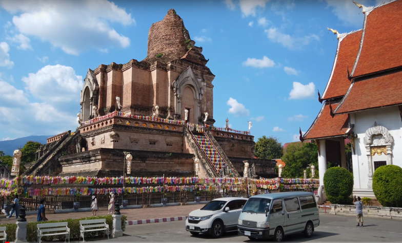  visiting Wat Chedi Luang Chiang Mai