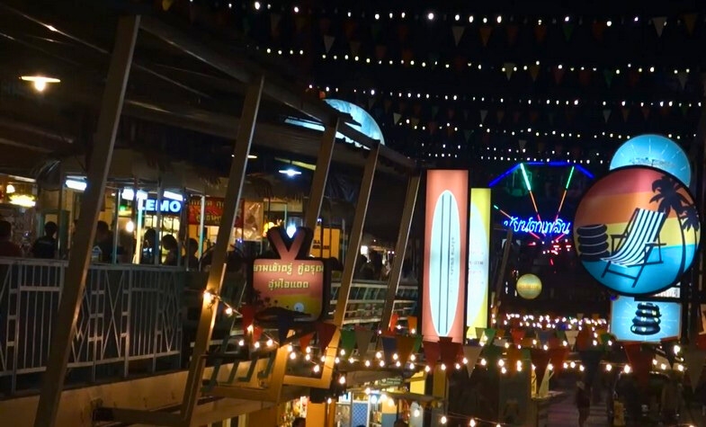 Hua Hin Night Market with colorful stalls, fresh seafood, and lively evening crowds.