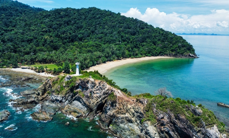 Koh Lanta islands with beaches and clear waters