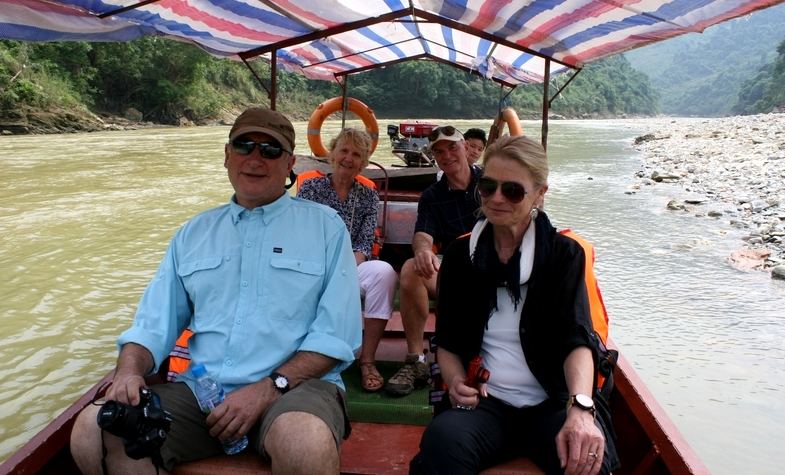 family with parents and three children boating on Bac Ha river