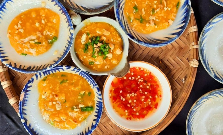 Banh beo on small plates in Dalat