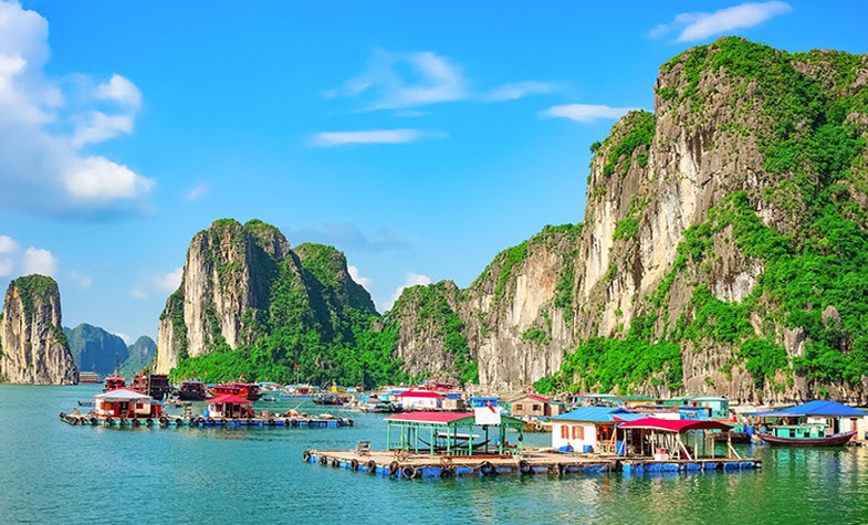 Cua Van  floating village, Halong Bay cruise route