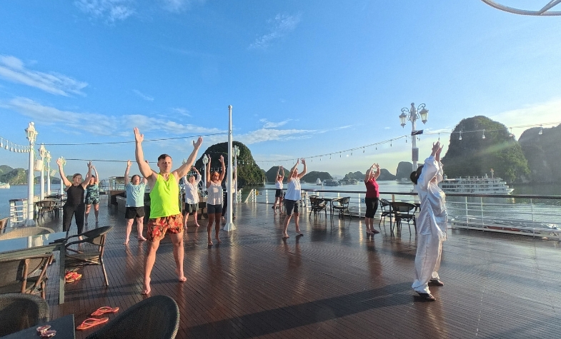 Ha Long luxury MICE events with scenic views.