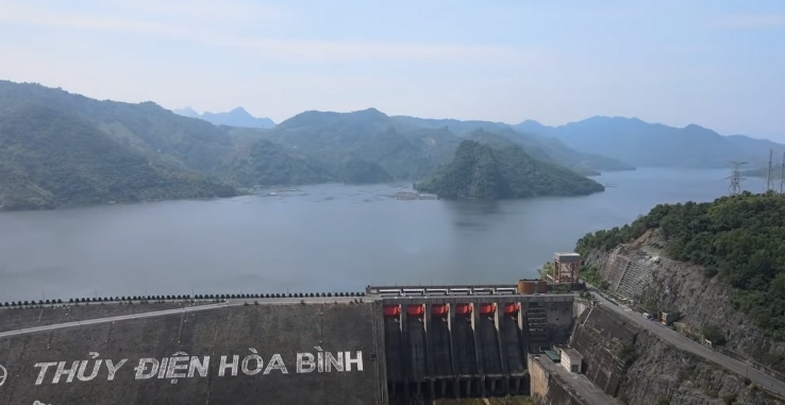 hoa binh lake