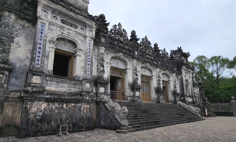 Hue itinerary, explore the royal tombs