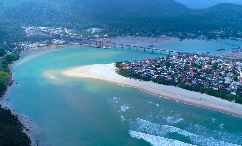 Lang Co Beach: white sand, clear waters, and nearby heritage sites.
