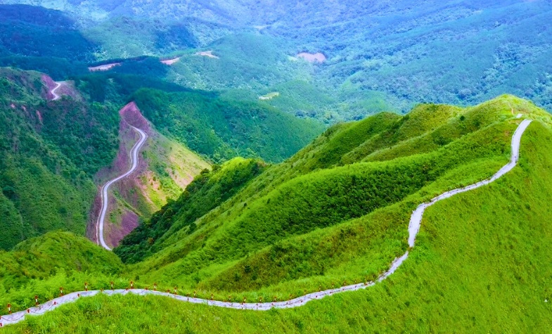 Dinosaur spine trail to Milestone 1305