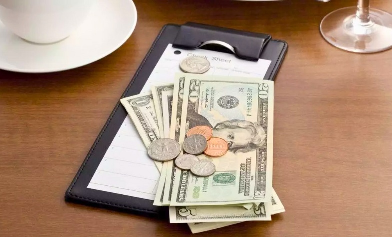 Malaysia in January: 27°C, warm and cloudy.