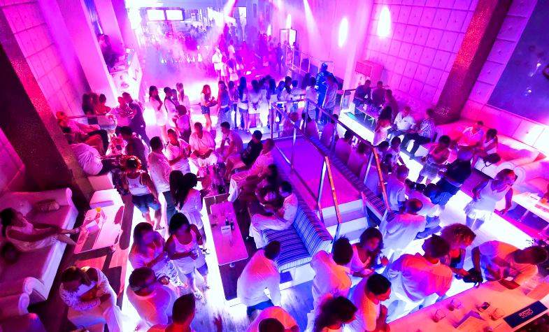 5 top bars to experience the best of Phuket's nightlife.